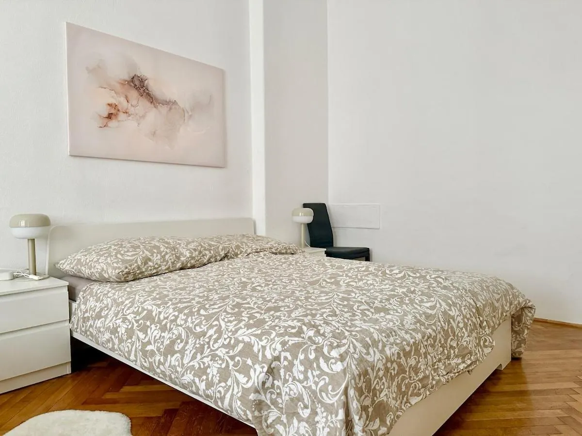 80 M2 Stylish & Calm Apartment With Free Parking فيينا