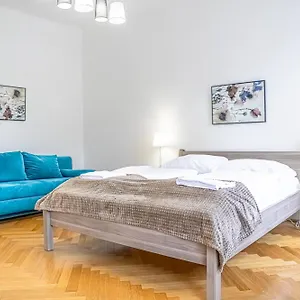 Comfortable 2br Apt, Near Wiener Stadthalle Apartman